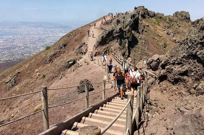 Pompeii & Mt Vesuvius Elite Tour with Lunch