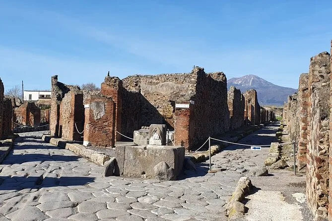 Pompeii and Vesuvius with Lunch and Wine